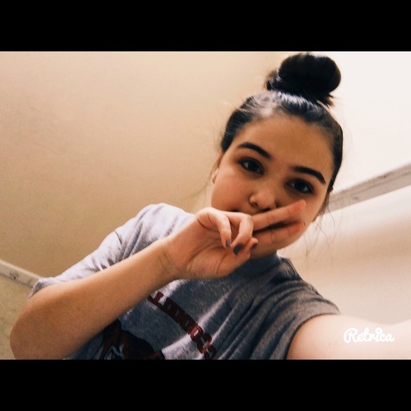 Profile Picture of Josephinee Lundbergg (@josephineeyy) on Poshmark