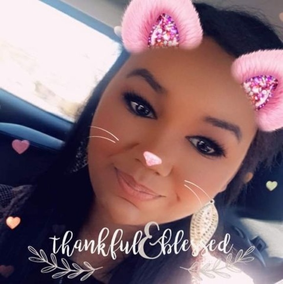 Profile Picture of Kylee nacole Adams (@modestmama_92) on Poshmark