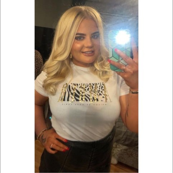Profile Picture of Demi Llewellyn (@demillewellyn3) on Poshmark