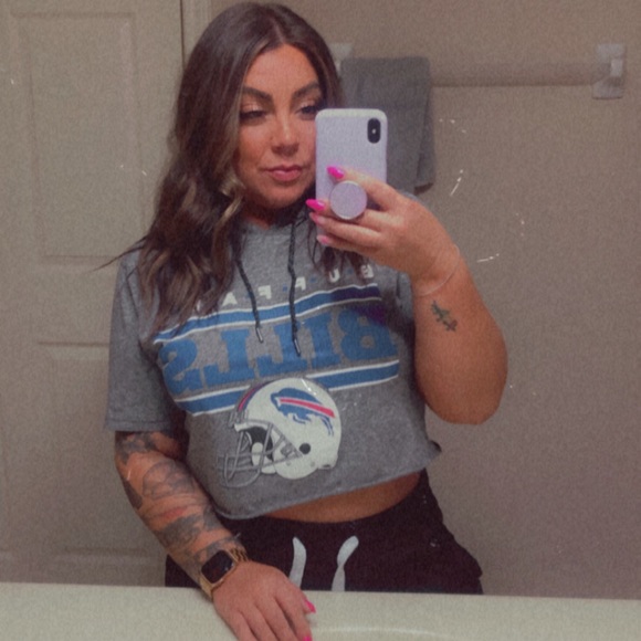 Profile Picture of Emma Netto (@emmajjn) on Poshmark