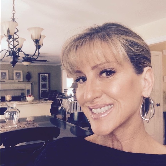 Profile Picture of Dianne Masino (@diannemasino) on Poshmark