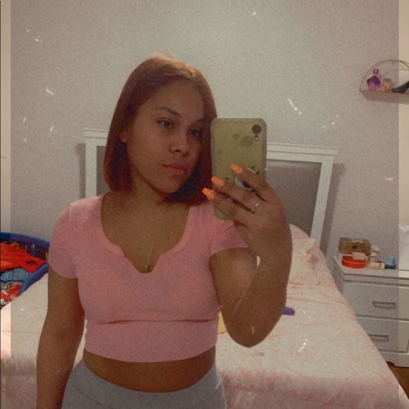 Profile Picture of Kiara Jimenez (@sleiny27) on Poshmark