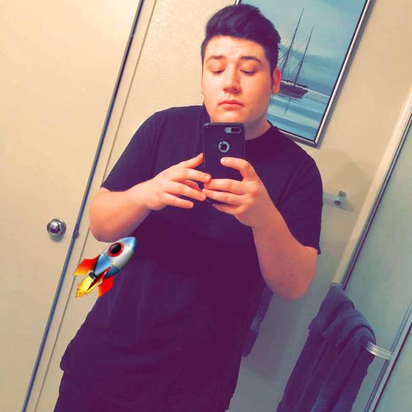 Profile Picture of Austin Hoyle (@ahoyle95) on Poshmark