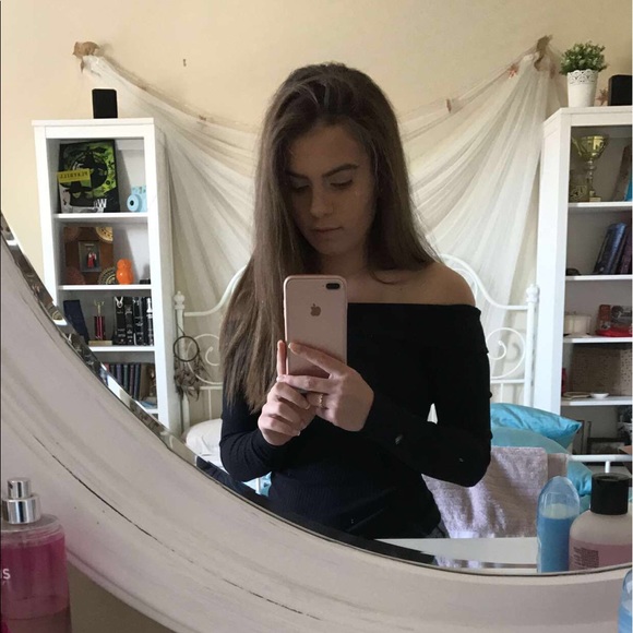 Profile Picture of Alexis Witt (@lexiwitt225) on Poshmark