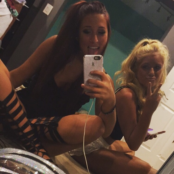 Profile Picture of Sydney Andrzejewski (@sydneyandy) on Poshmark