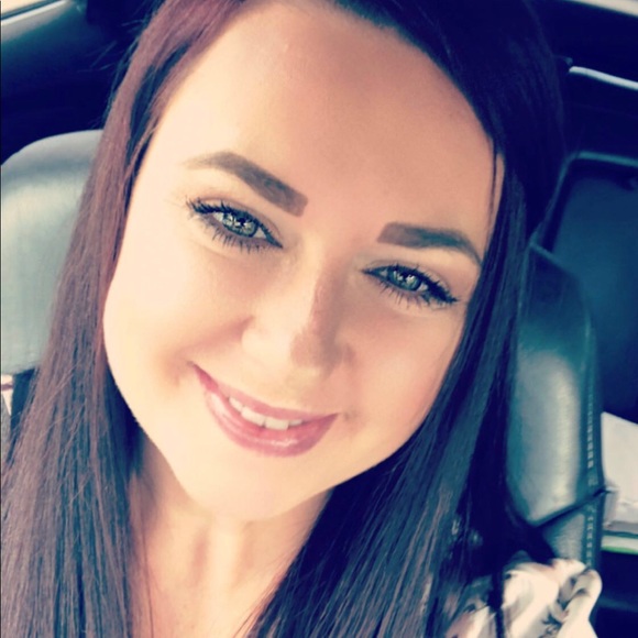 Profile Picture of Kim Longo (@kimlongo) on Poshmark