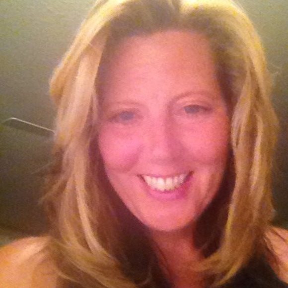 Profile Picture of Vicky James (@victoria1234) on Poshmark