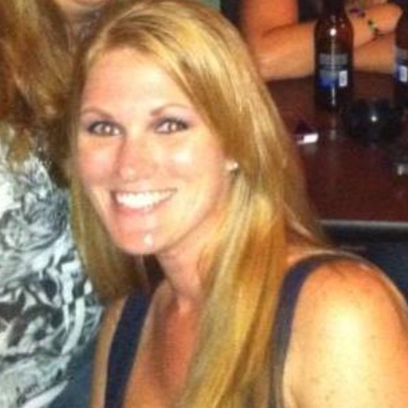 Profile Picture of Dixie Rhoades (@dixieroads) on Poshmark