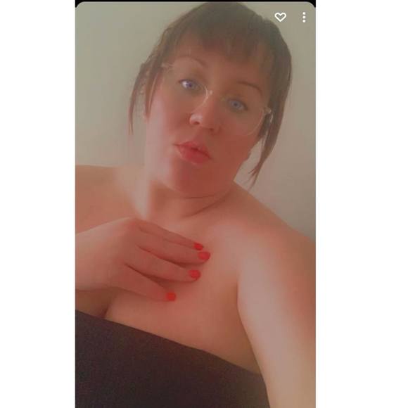 Profile Picture of Emily Figart (@cfigart) on Poshmark