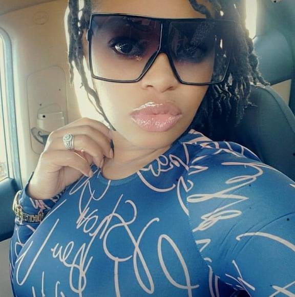 Profile Picture of Nicole Cantlow (@lolaabellaa) on Poshmark