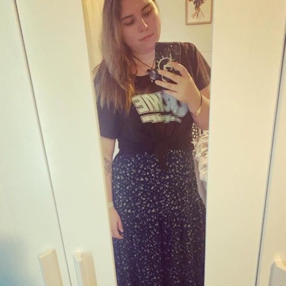 Zoë Baker - Poshmark Profile Picture of Zoë Baker (@baker94785) on Poshmark