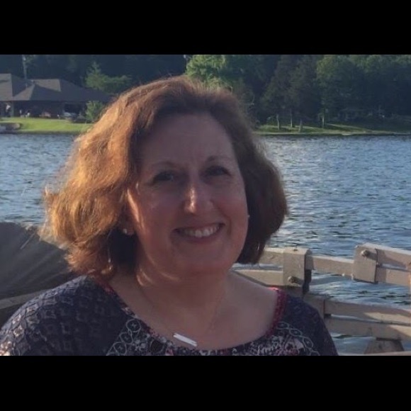 Profile Picture of Veronica Neuhoff (@vneuhoff) on Poshmark