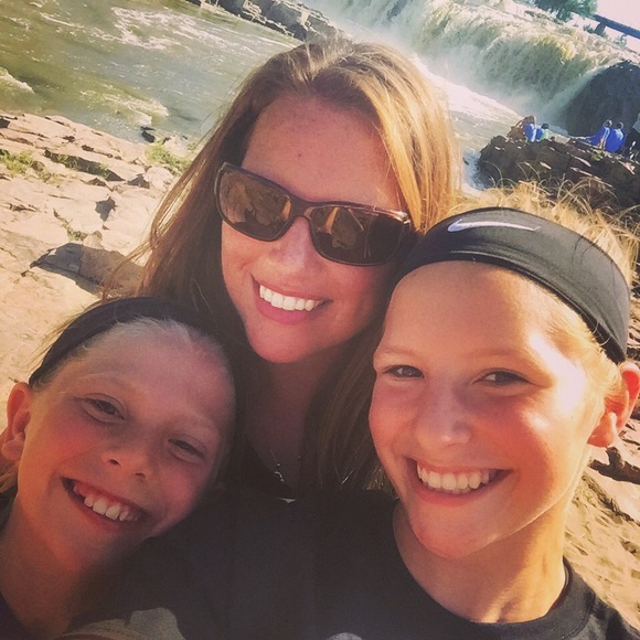 Profile Picture of Amanda Kretchman (@jakretch) on Poshmark