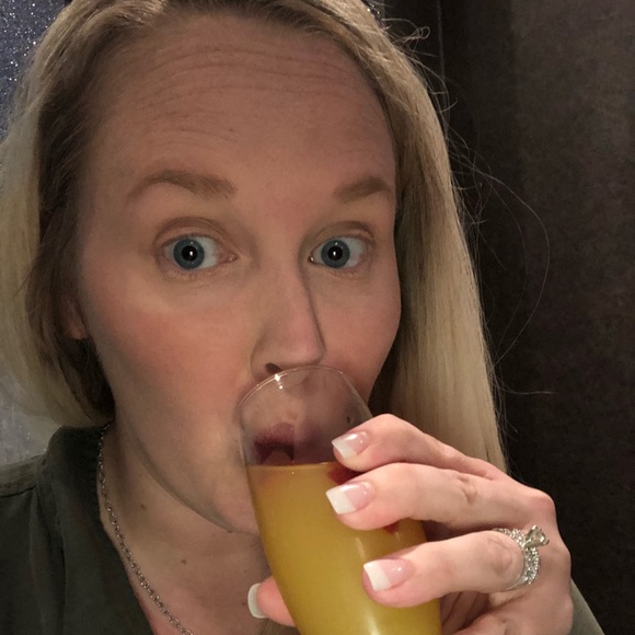 Profile Picture of Amanda Toner (@atonerlin) on Poshmark