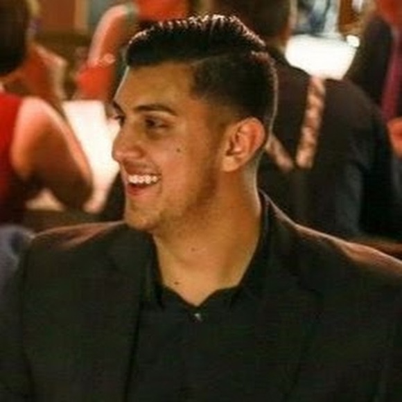 Chris Vazquez - Poshmark Profile Picture of Chris Vazquez (@chicagochris) on Poshmark