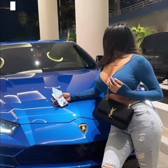 Profile Picture of Isaac Garcia (@vloneisxxc) on Poshmark