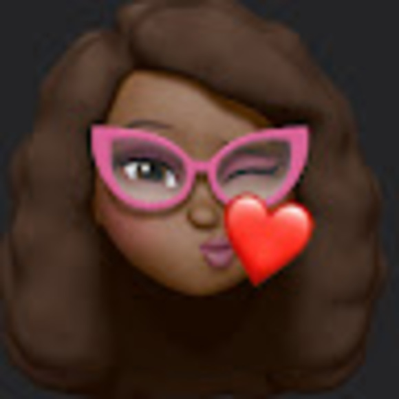 Profile Picture of Zola Zola (@cf6635309) on Poshmark