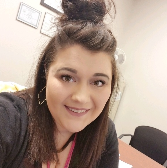 Profile Picture of Carla Goodwin (@cgoodwin88) on Poshmark