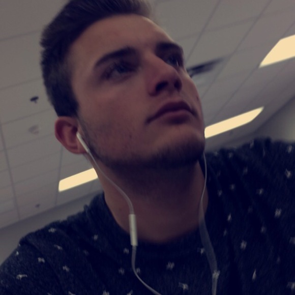 Profile Picture of Kyle Kleckner (@kkleck) on Poshmark