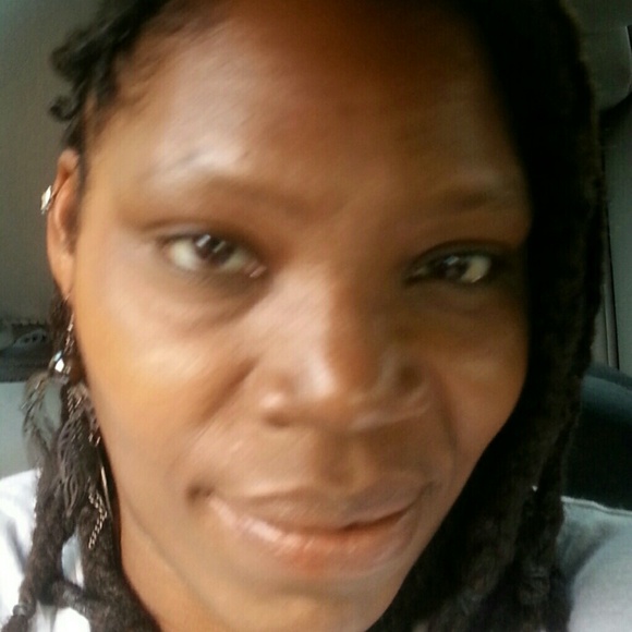Profile Picture of Patrice Simpson (@tikibar40) on Poshmark