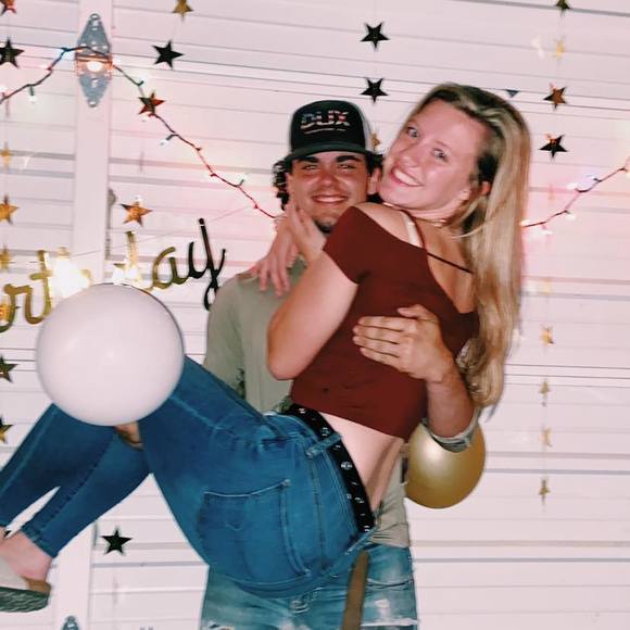 Olivia Wolf - Poshmark Profile Picture of Olivia Wolf (@o_wolf) on Poshmark