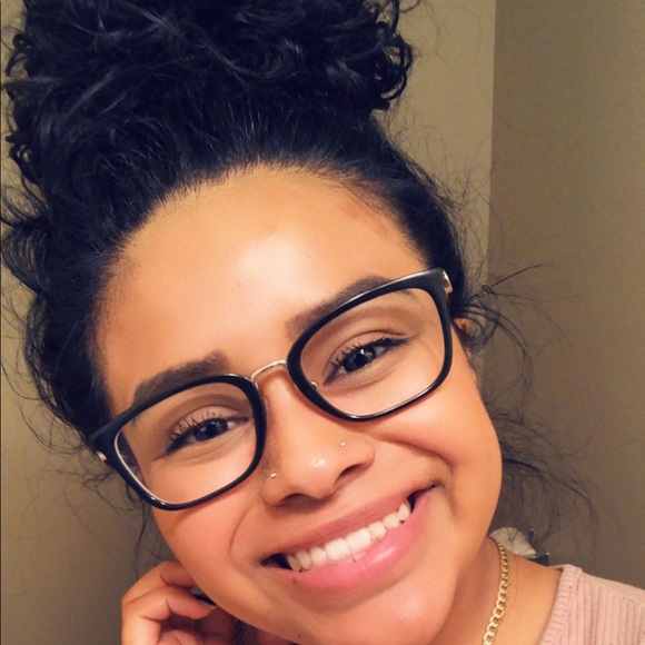 Profile Picture of Anabel Alcantara (@anabel34500) on Poshmark