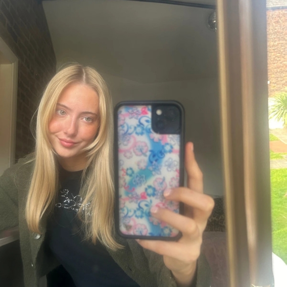 Profile Picture of Lutcha Laria (@altshulmarfor74) on Poshmark