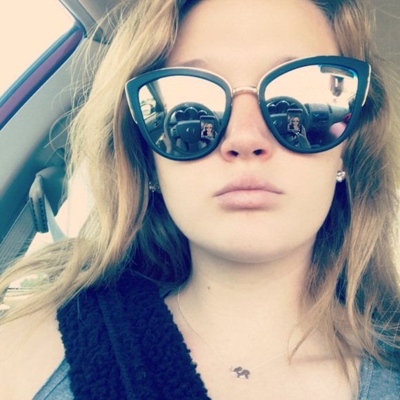 Profile Picture of Taylor Buckwalter (@taylorae8) on Poshmark