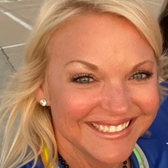 Profile Picture of Sarah Hubble (@shubble) on Poshmark