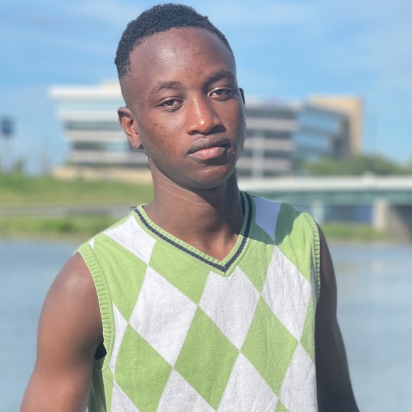 Profile Picture of Bienvenue Rutagengwa (@bienvenuer) on Poshmark