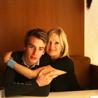 Profile Picture of Paula Harwood (@GallagherMaw) on Twitter