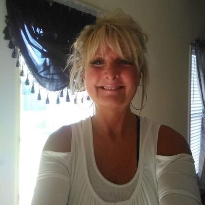 Profile Photo of Carol Connors (@CarolConnors17) on Twitter