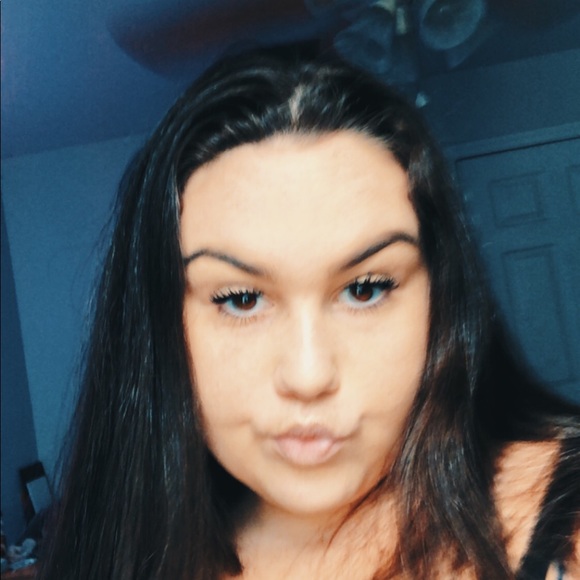 Profile Picture of Sara Levinthal (@saralevinthal) on Poshmark