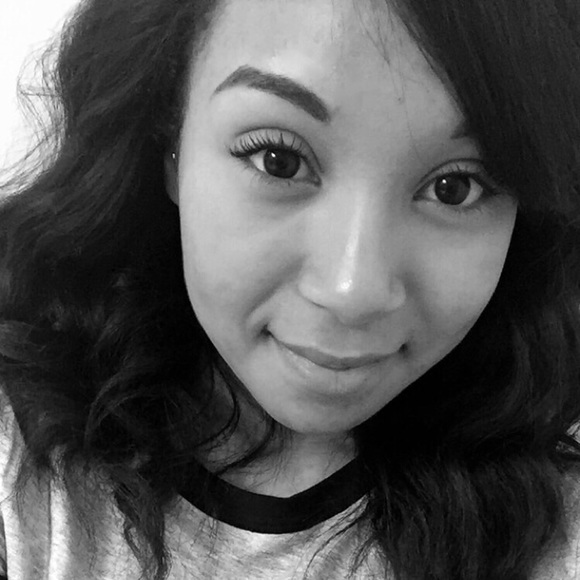 Profile Picture of Victoria Calzada (@victoriac18) on Poshmark