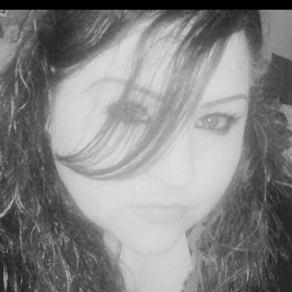 Sandra Sousa - Poshmark Profile Picture of Sandra Sousa (@mommas_babys) on Poshmark