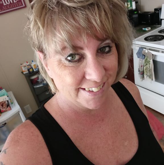 Profile Picture of Loretta Huffman (@lorettahuffman) on Poshmark