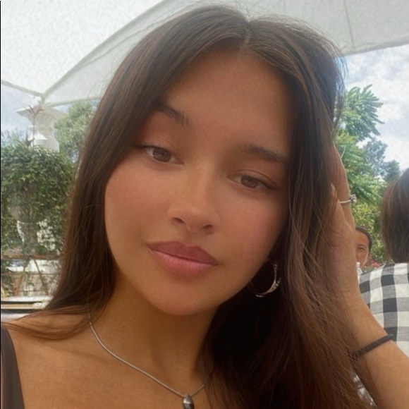 Profile Picture of Mckayla Luzod (@mckaylaluzod) on Poshmark