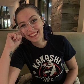 Profile Picture of Kelly Wolfe (@WeirdoWolfe) on Twitter