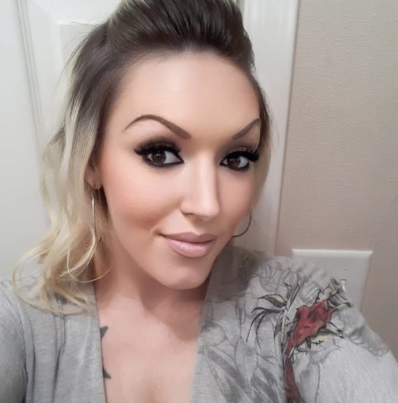 Ashley Kohlman - Poshmark Profile Picture of Ashley Kohlman (@ashleykohlman8) on Poshmark