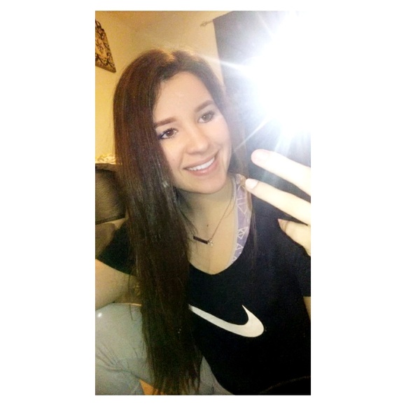 Profile Picture of Allyson Poret (@allyson2671) on Poshmark