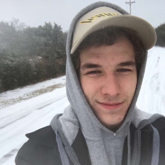 Profile Picture of Dustin Mears (@dustinmears) on Poshmark