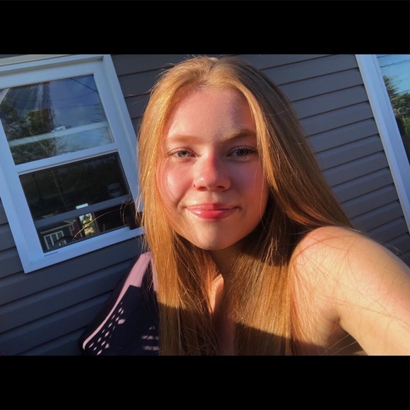 Profile Picture of Gillian Cook (@gilliancook178) on Poshmark