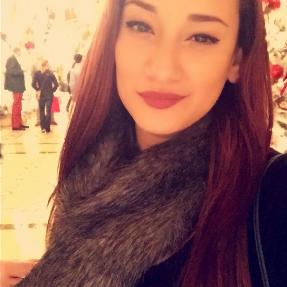 Profile Picture of Stephanie Major (@stephaniekp17) on Poshmark