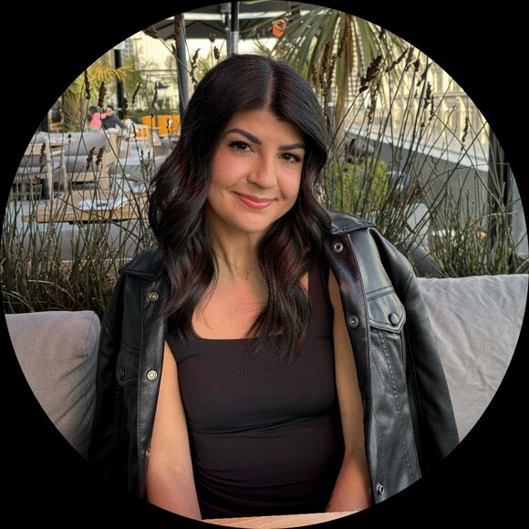 Profile Picture of Lara Ramirez (@lara_ramirez) on Poshmark