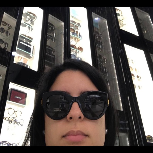Profile Picture of Rosaura Yapur (@rosaurayapur) on Poshmark