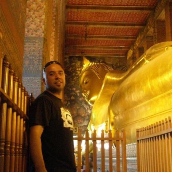 Profile Picture of Luis Mariano (@mmariano1983) on Poshmark