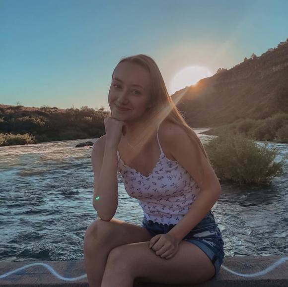 Profile Picture of Ava Kennedy (@avakennedy547) on Poshmark