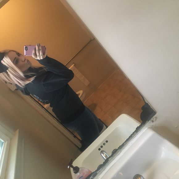 Profile Picture of Ashley Cropper (@missroseee12) on Poshmark