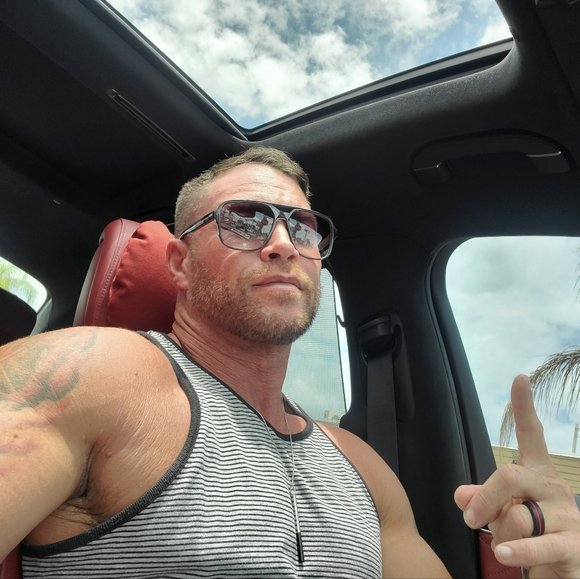 Profile Picture of Corey Hanna (@deals4you357) on Poshmark