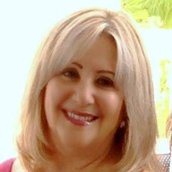 Profile Picture of Anaivett Araoz (@anaivettaraoz) on Poshmark